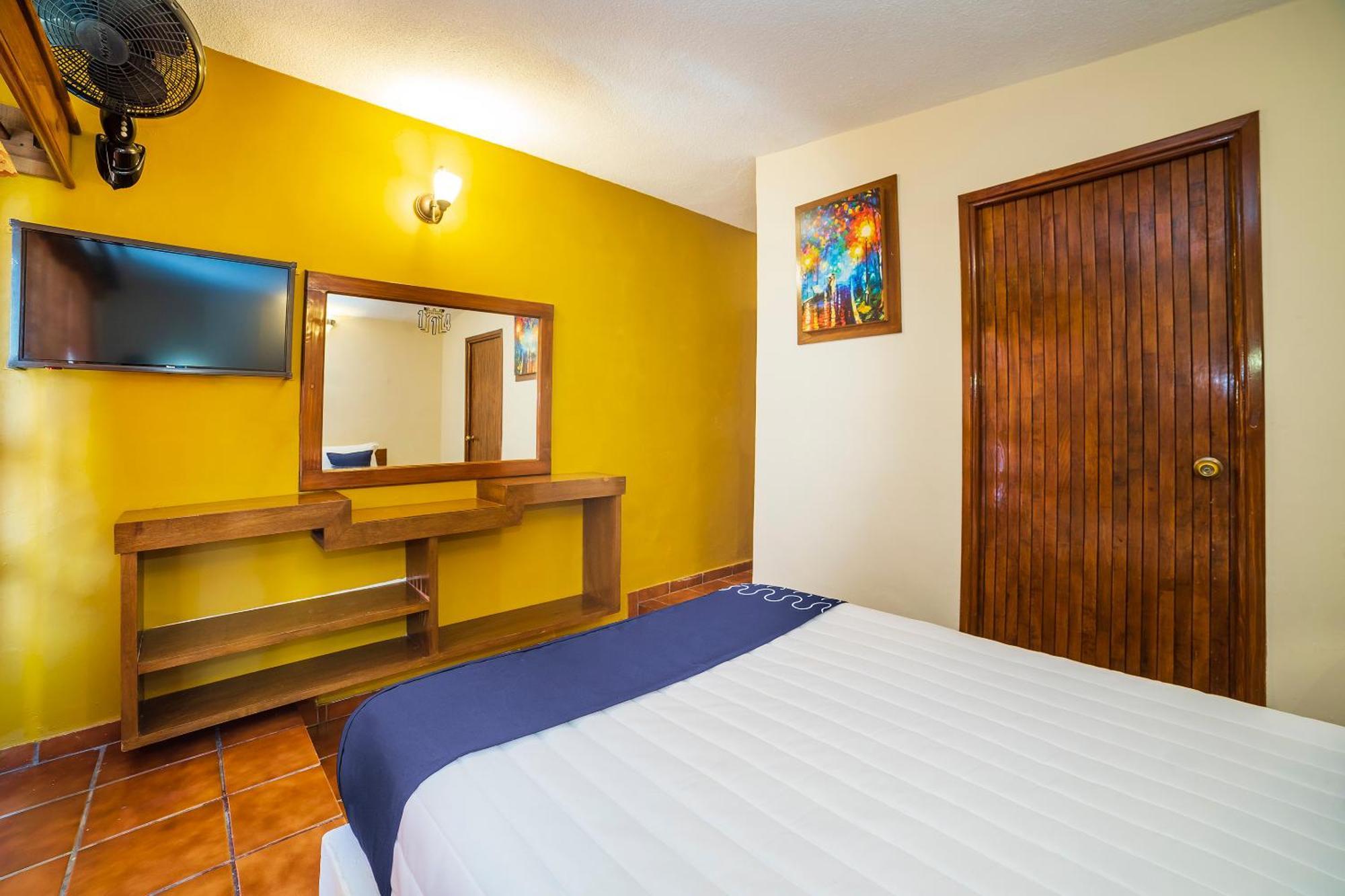 Capital O Hotel Casa Blanca Celaya  Εξωτερικό φωτογραφία