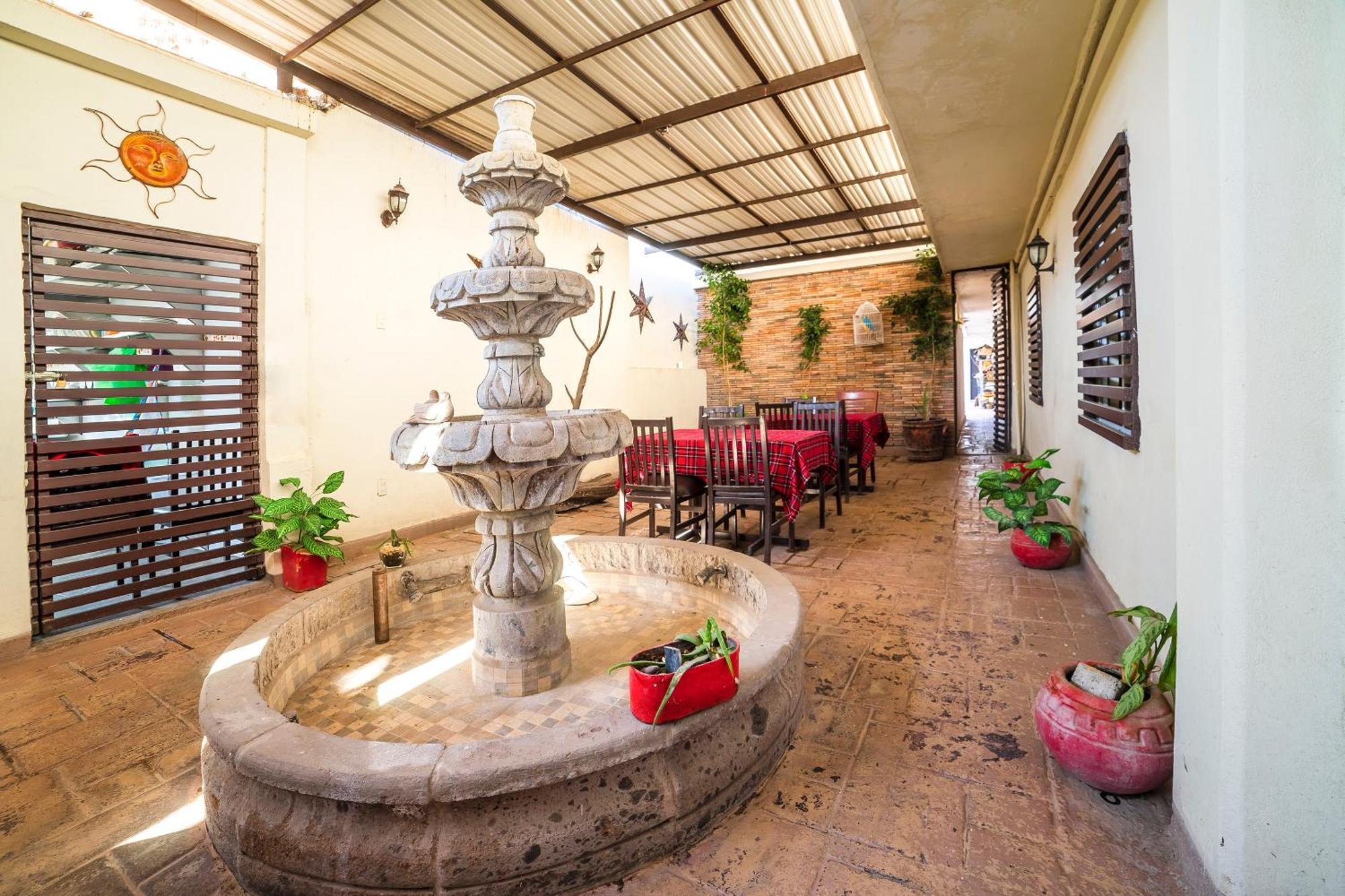 Capital O Hotel Casa Blanca Celaya  Εξωτερικό φωτογραφία