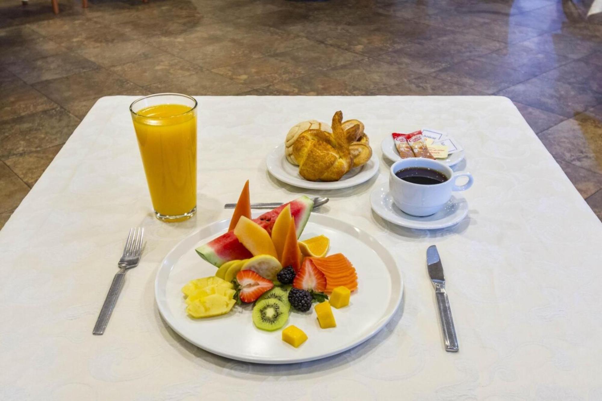 Capital O Hotel Casa Blanca Celaya  Εξωτερικό φωτογραφία